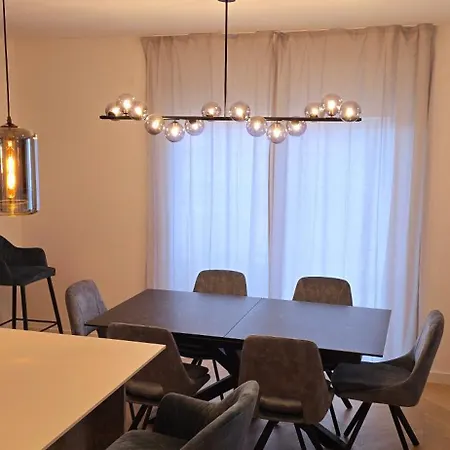 Aro Apartment *