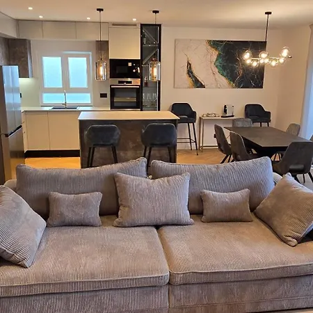 Apartment Aro *